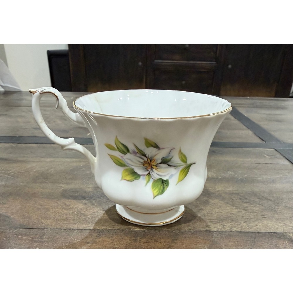 Royal Albert White Trillium Bone China Teacup England Floral Gold Trim Cup